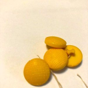 4 Vintage Yellow buttons